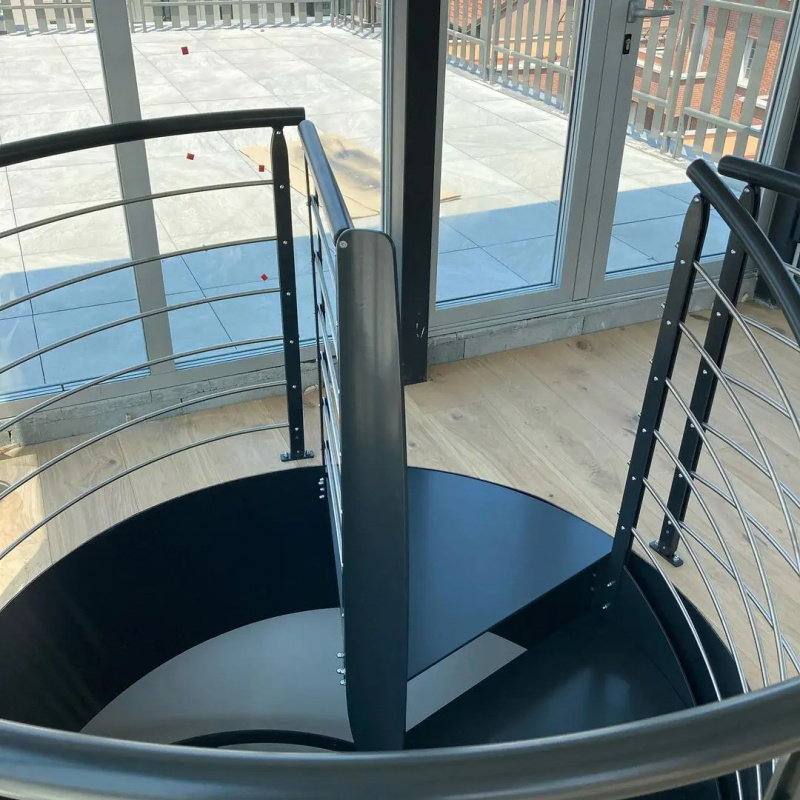 Custom.DB Metalltreppe mit Gel – Interior Design Open Space Bewertung und Preis